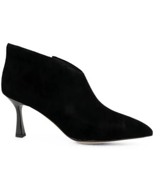 Linda Baumann Pointed-Toe Suede Ankle Boots - Black