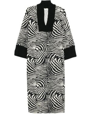 By Malene Birger Vestido Midi Moldoa Con Estampado De Cebra - Negro