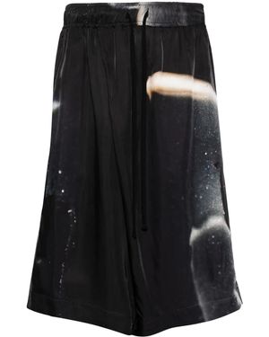 Julius Bermudas con estampado gráfico - Negro