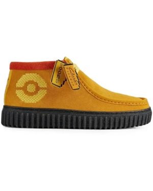 Clarks X Pokémon Torhill Explore Suede Desert Boots - Arancione