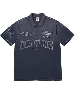Supreme Polo con apliques de x True Religion® - Azul