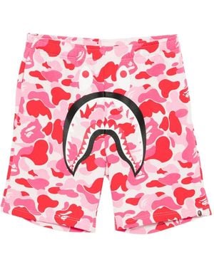 A Bathing Ape Bermudas con estampado gráfico - Rojo