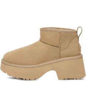 UGG Botas Classic Ultra Mini New Heights con plataforma - Neutro