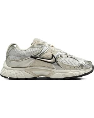 Nike Baskets V5 Rnr - White