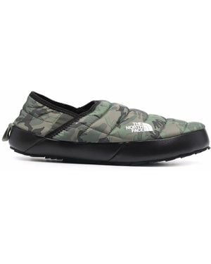 The North Face Slippers con motivo militar - Verde