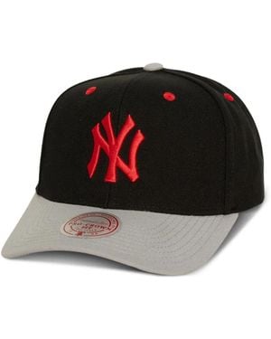 Mitchell & Ness New York Yankees Embroidered Snapback Cap
