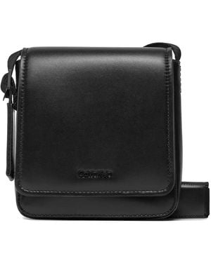Calvin Klein Sac Porté Épaule À Rabat Et Logo En Creux - Black
