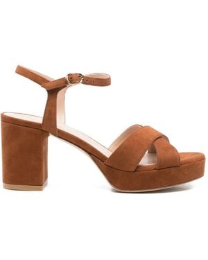 Stuart Weitzman Sandalen Met Gekruiste Bandjes - Bruin