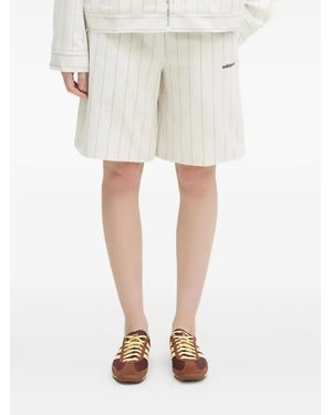 adidas ストライプ ショートパンツ - ナチュラル