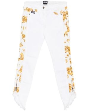 Versace Jeans Couture Vaqueros Con Estampado Barroco Y Dobladillo Sin Rematar - Blanco