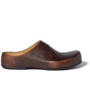 Miu Miu Mules De Piel Granulados - Marrón