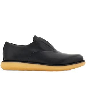 Ferragamo Derby Con Logo Goffrato - Nero