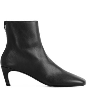 TOTEME Stiefel Mit Spitzer Kappe - Schwarz