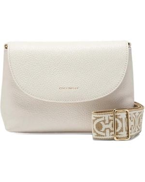 Coccinelle Paulina モノグラム ショルダーバッグ - ナチュラル