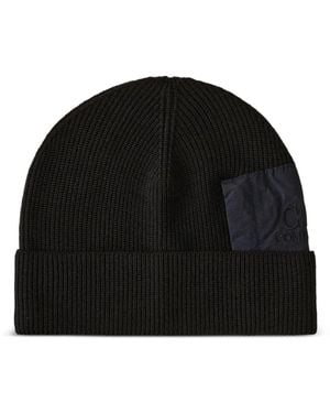 C.P. Company Gerippte Beanie mit Logo-Patch - Schwarz