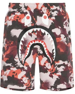 A Bathing Ape Bermudas con motivo de cabeza de tiburón - Rojo
