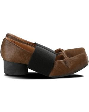 Uma Wang Elasticated-Strap Court Shoes - Brown