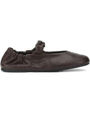 Miu Miu Logo-Stamp Gathered Ballet Flats - Marrone