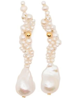 COMPLETEDWORKS Pendientes Gotcha Con Perlas - Blanco