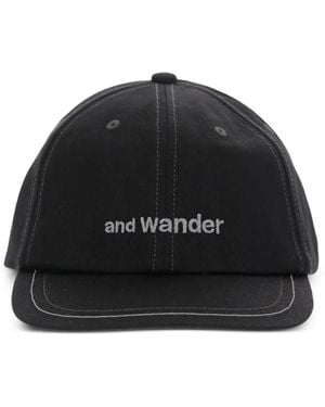and wander Pet Met Geborduurd Logo - Zwart