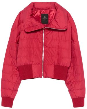 Moncler Jas Met Geborduurd Logo En Hoge Kraag - Rood