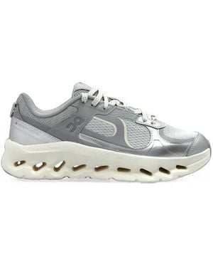On Shoes Cloudtilt Arc Trainers - White