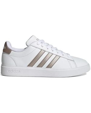 adidas Grand Court “Cloud/Platinum Metallic” スニーカー - ホワイト