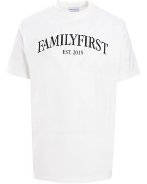 FAMILY FIRST Est. 2015 Tシャツ - ホワイト