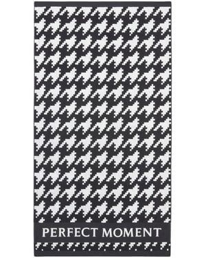 Perfect Moment Houndstooth-Print Beach Towel - Black