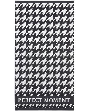 Perfect Moment Houndstooth-Print Beach Towel - Black