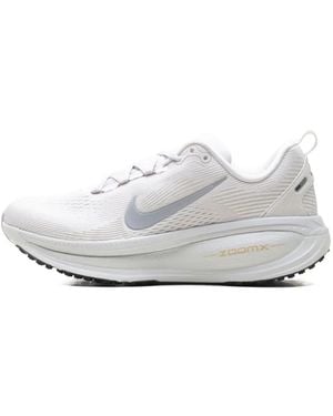 Nike Vomero 18 Trainers - White