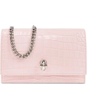 McQueen Kleine Skull Schultertasche mit Kroko-Effekt - Pink