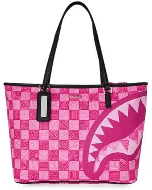 Sprayground X Sandflower A.I. Handtasche African Intelligence The Sunset Reset Tote Bag Mit Geometrischem Muster - Pink