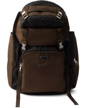 Prada ロゴプレート バックパック - ブラック