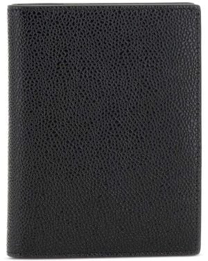 Thom Browne Passport Holder In Pebble Grain - Black