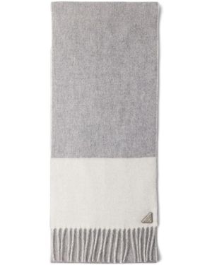 Prada Écharpe Frangée À Logo Triangle - Grey