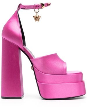 Versace メドゥーサチャーム サンダル - ピンク