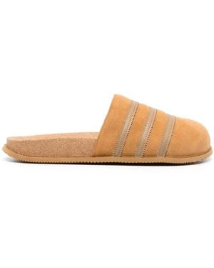 adidas Gestreifte Slipper Aus Wildleder - Braun