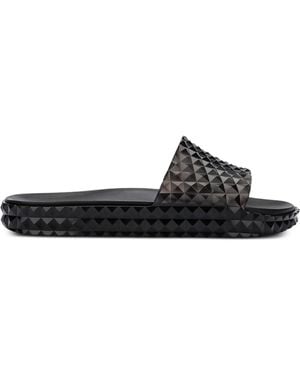 Y. Project Sandalias con motivo de pirámide en relieve - Negro