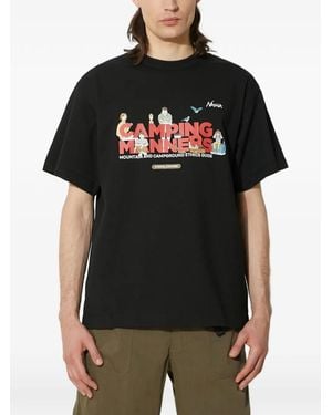 NANGA Camping Manners T-Shirt - Schwarz