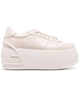 Fendi Sneakers Fashion Show - Neutro