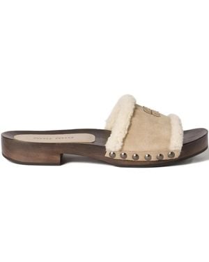 Miu Miu Clogs aus Wildleder - Weiß