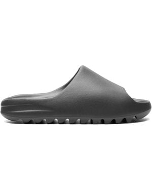 Yeezy "Dark Onyx" Slides - Grey