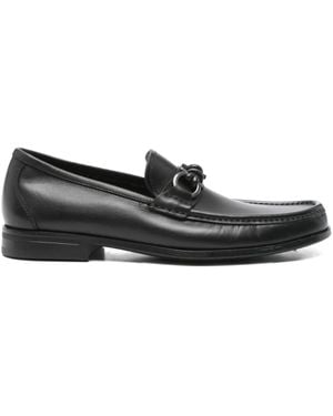 Ferragamo メタルバックル ローファー - ブラック