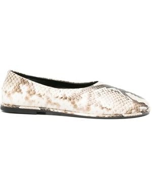 Teurn Studios Zapatos Suri Con Estampado De Serpiente - Blanco