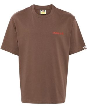 A Bathing Ape Camiseta con logo estampado - Marrón