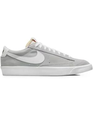 Nike Blazer Low Trainers - White