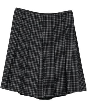 Pushbutton Pleated Bermuda Short - Black