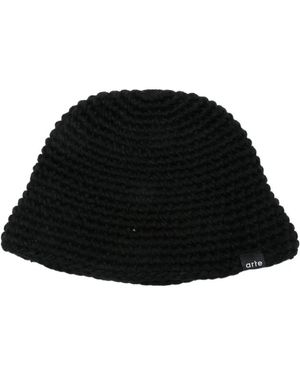Arte' Crochet-Knit Logo-Patch Beanie Hat - Black
