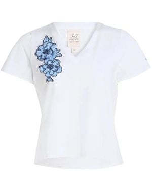 Cinq À Sept Floral-Applique V-Neck T-Shirt - Blue